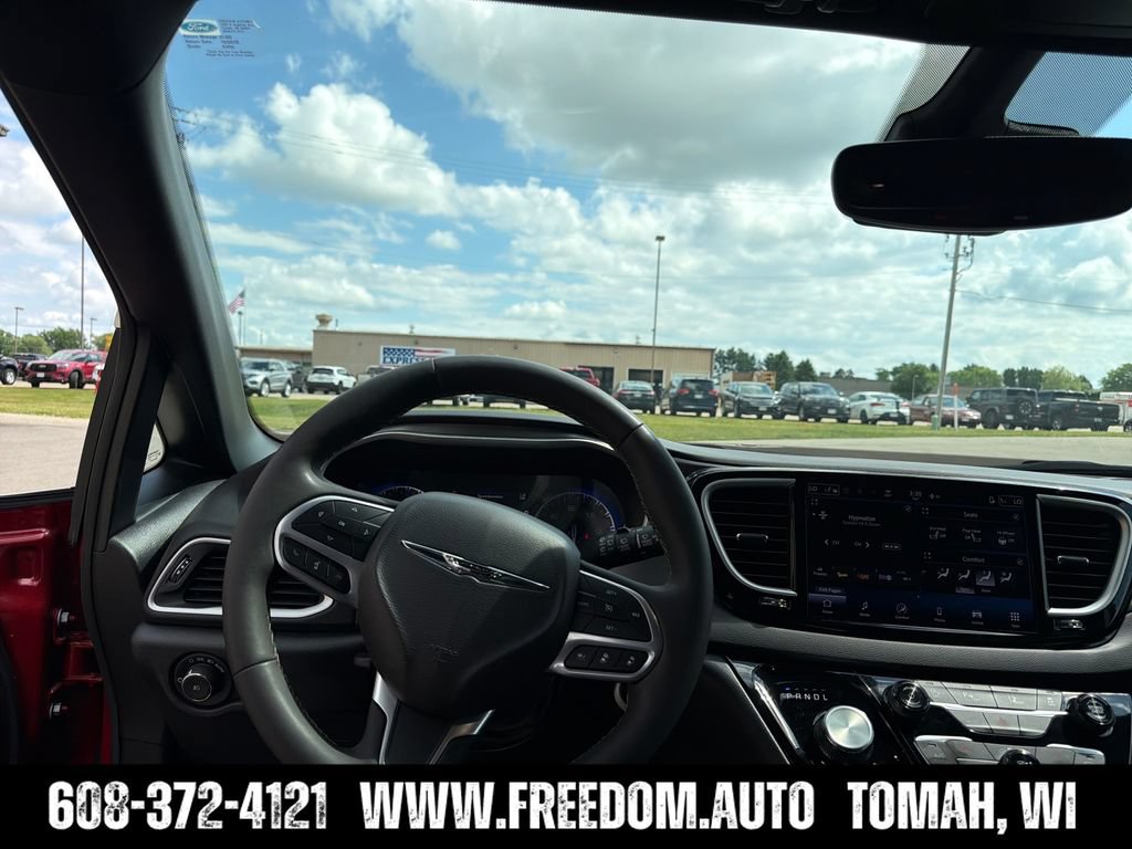 Used 2025 Chrysler Pacifica Select FWD image 21