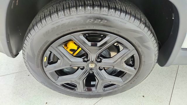 Used 2024 Rivian R1S Adventure image 58