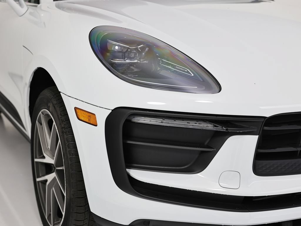 New 2026 Porsche Macan AWD/4WD image 17