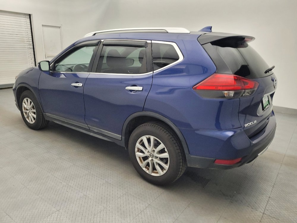 Used 2017 Nissan Rogue SV image 3