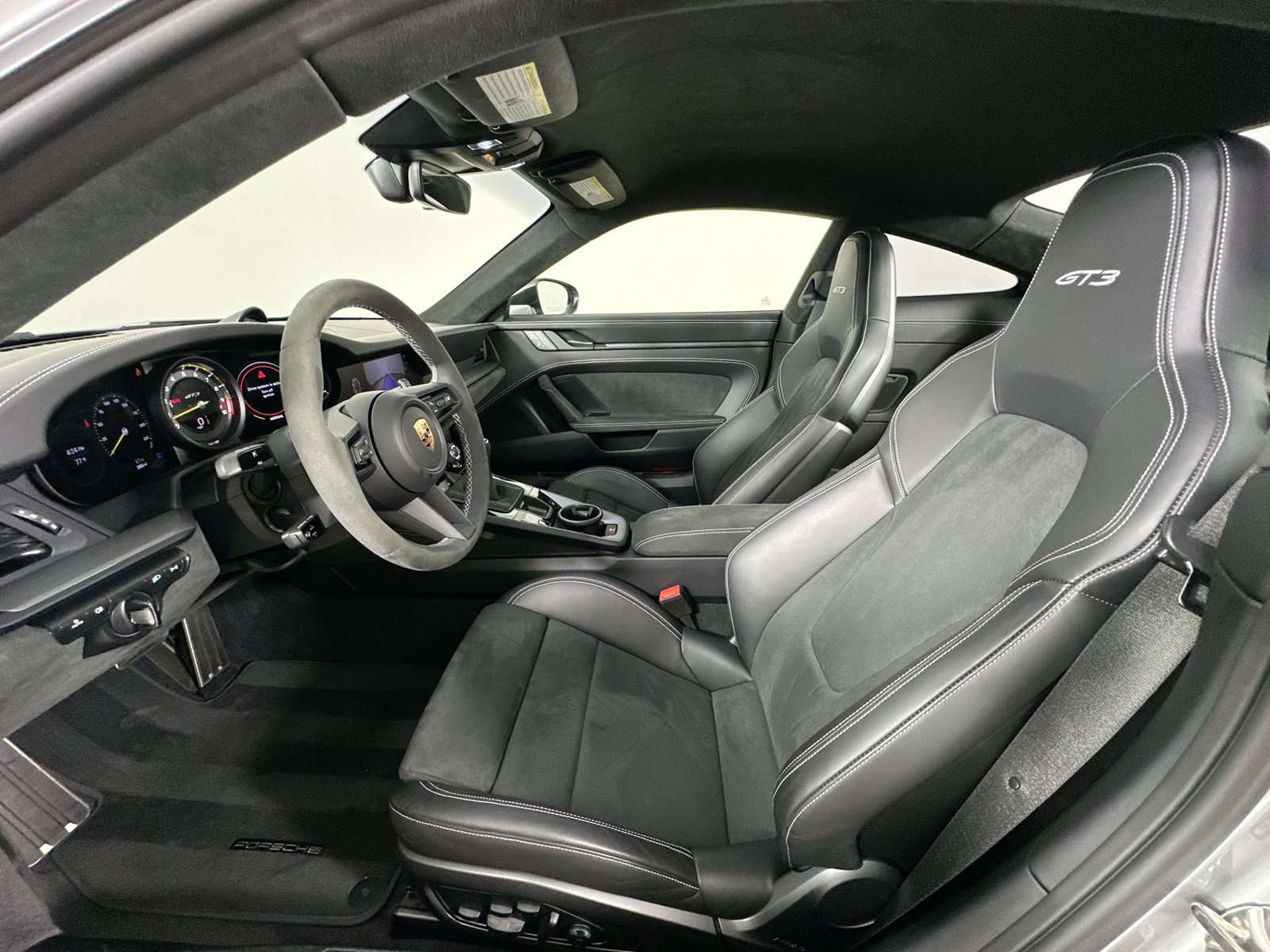 Used 2024 Porsche 911 GT3 RWD image 32