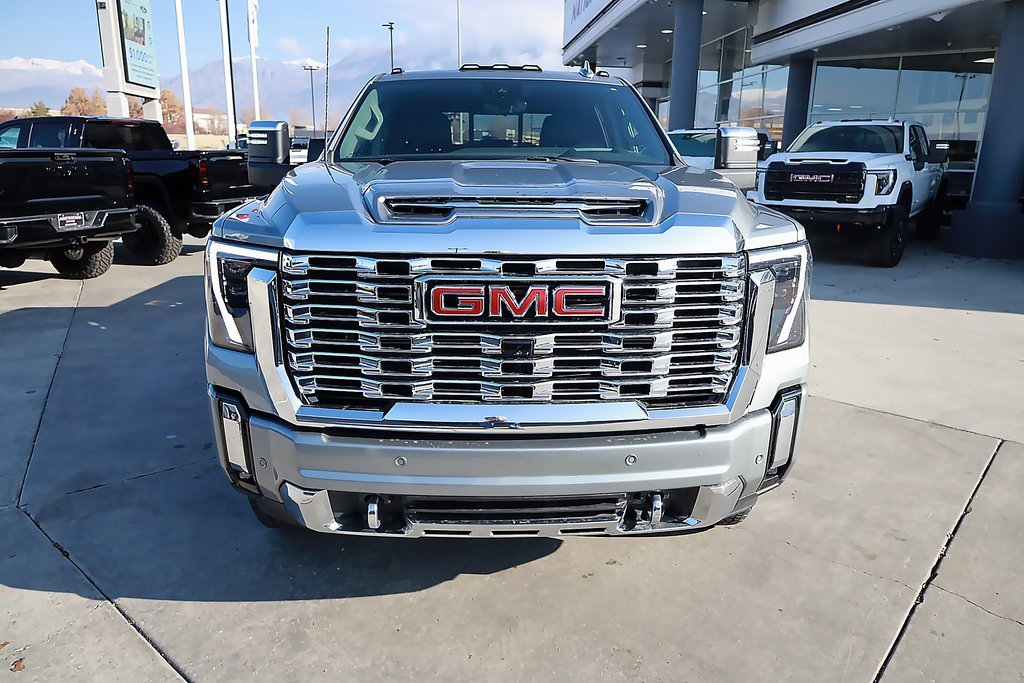 Used 2025 GMC Sierra 3500 Denali w/ Denali Reserve Package image 9