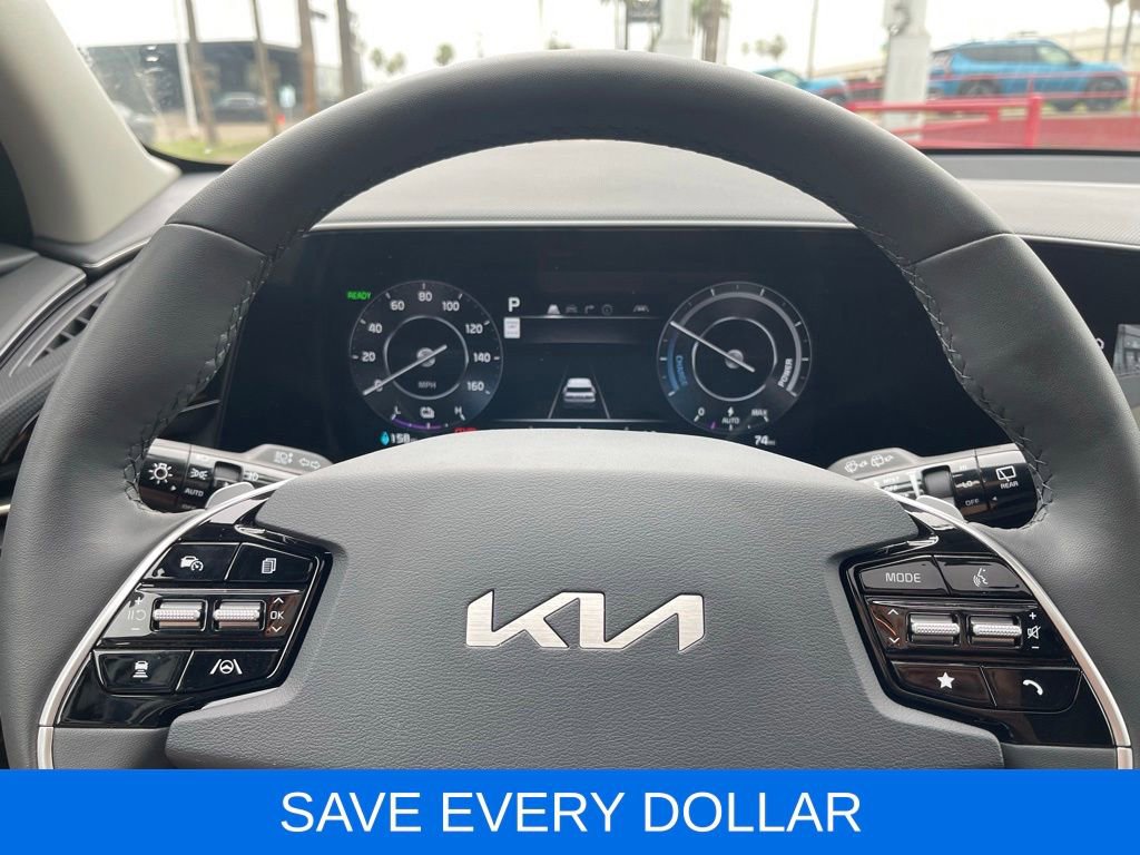 Used 2024 Kia Niro Wave w/ Wave Preserve Package FWD image 12