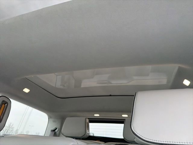 Used 2024 Rivian R1S Adventure image 33