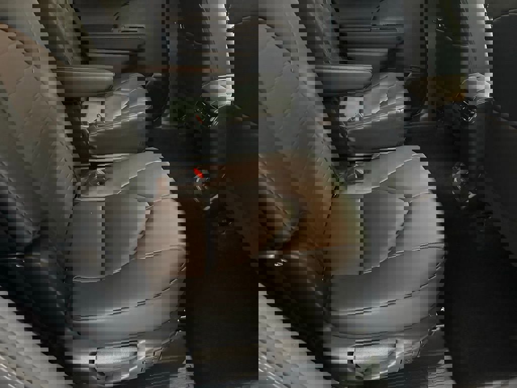 Used 2025 Toyota Highlander XLE image 60