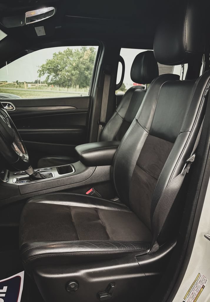 Used 2020 Jeep Grand Cherokee Altitude RWD image 26