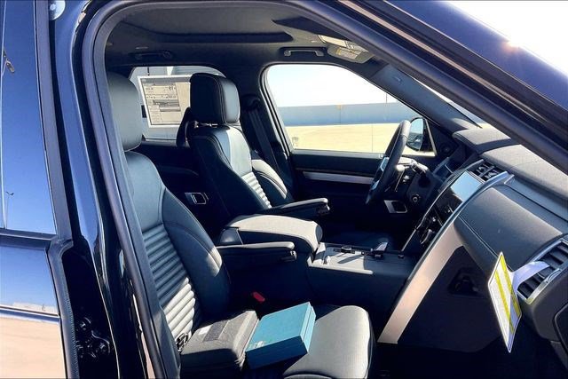 New 2026 Land Rover Discovery Limited Edition AWD/4WD image 12
