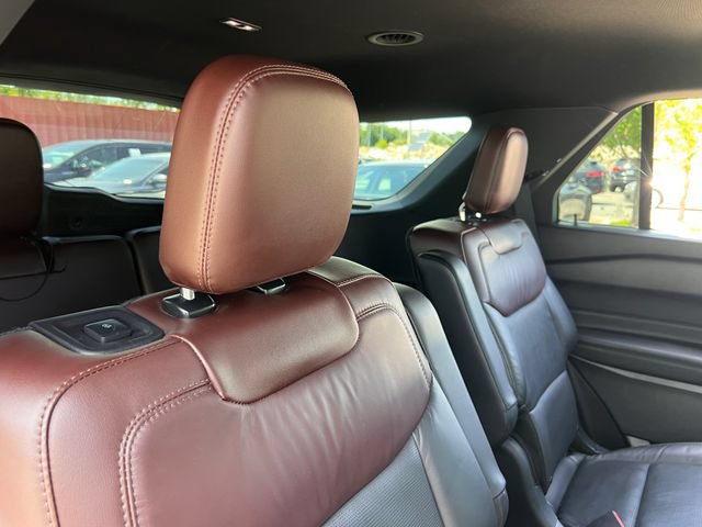 Used 2022 Ford Explorer Platinum w/ Technology Package AWD/4WD image 31