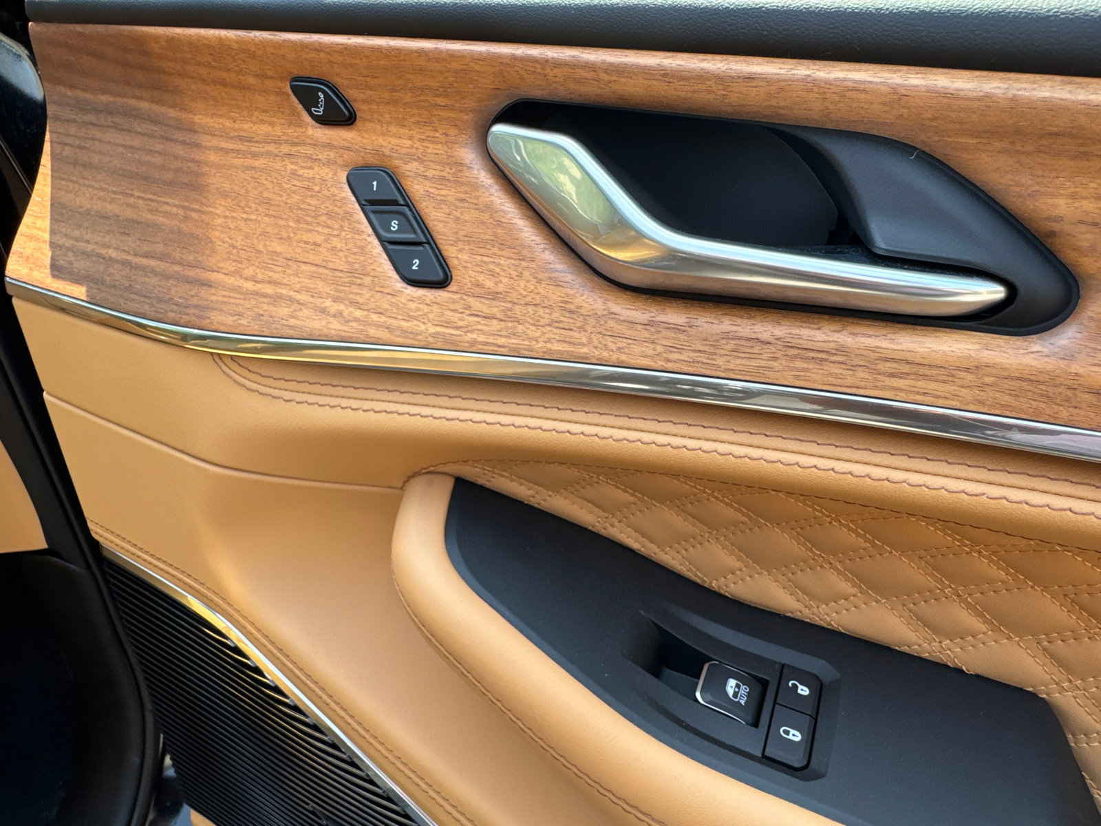 Used 2025 Jeep Grand Cherokee Summit image 19