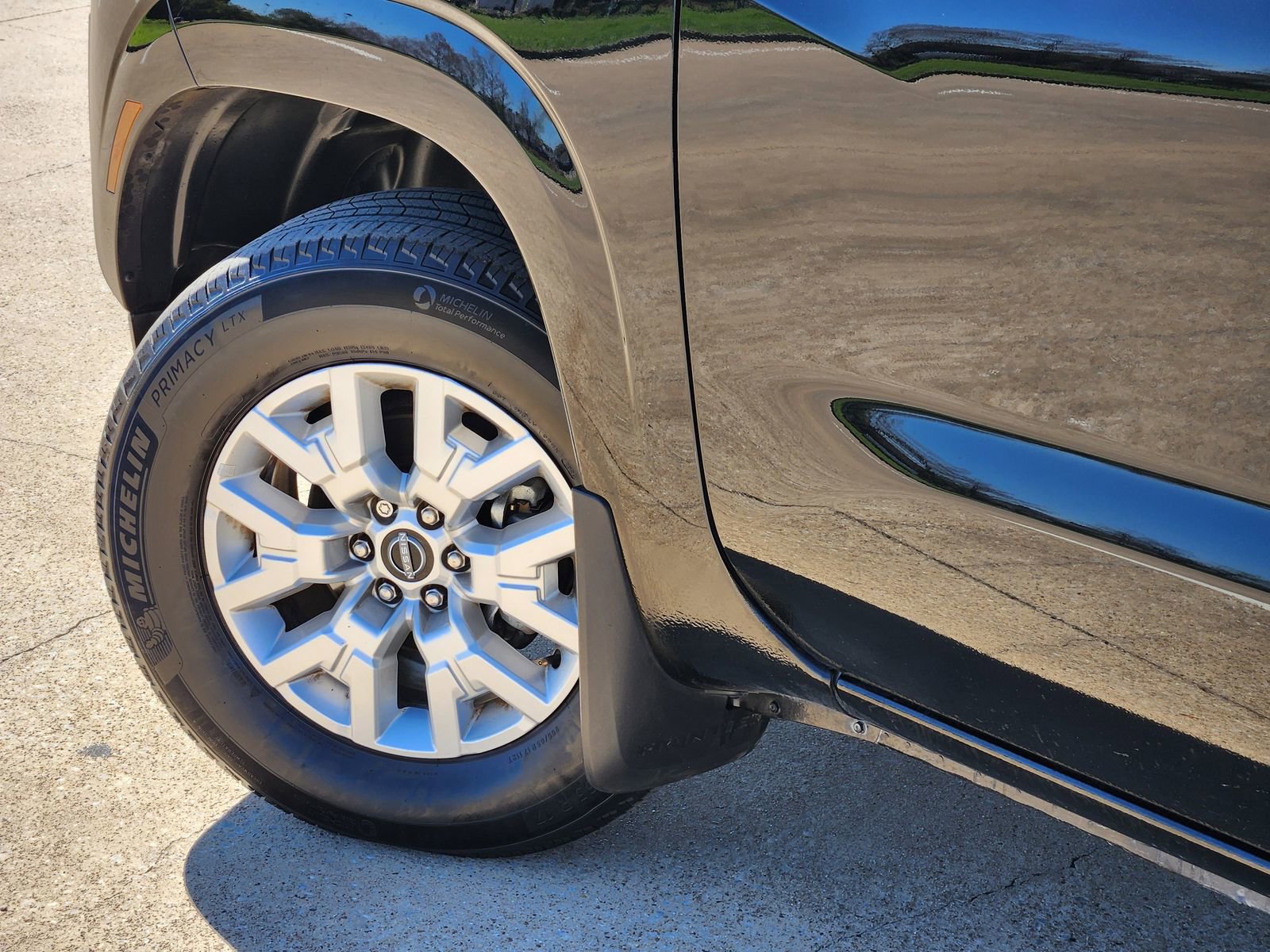 Used 2023 Nissan Frontier SV w/ Technology Package image 17