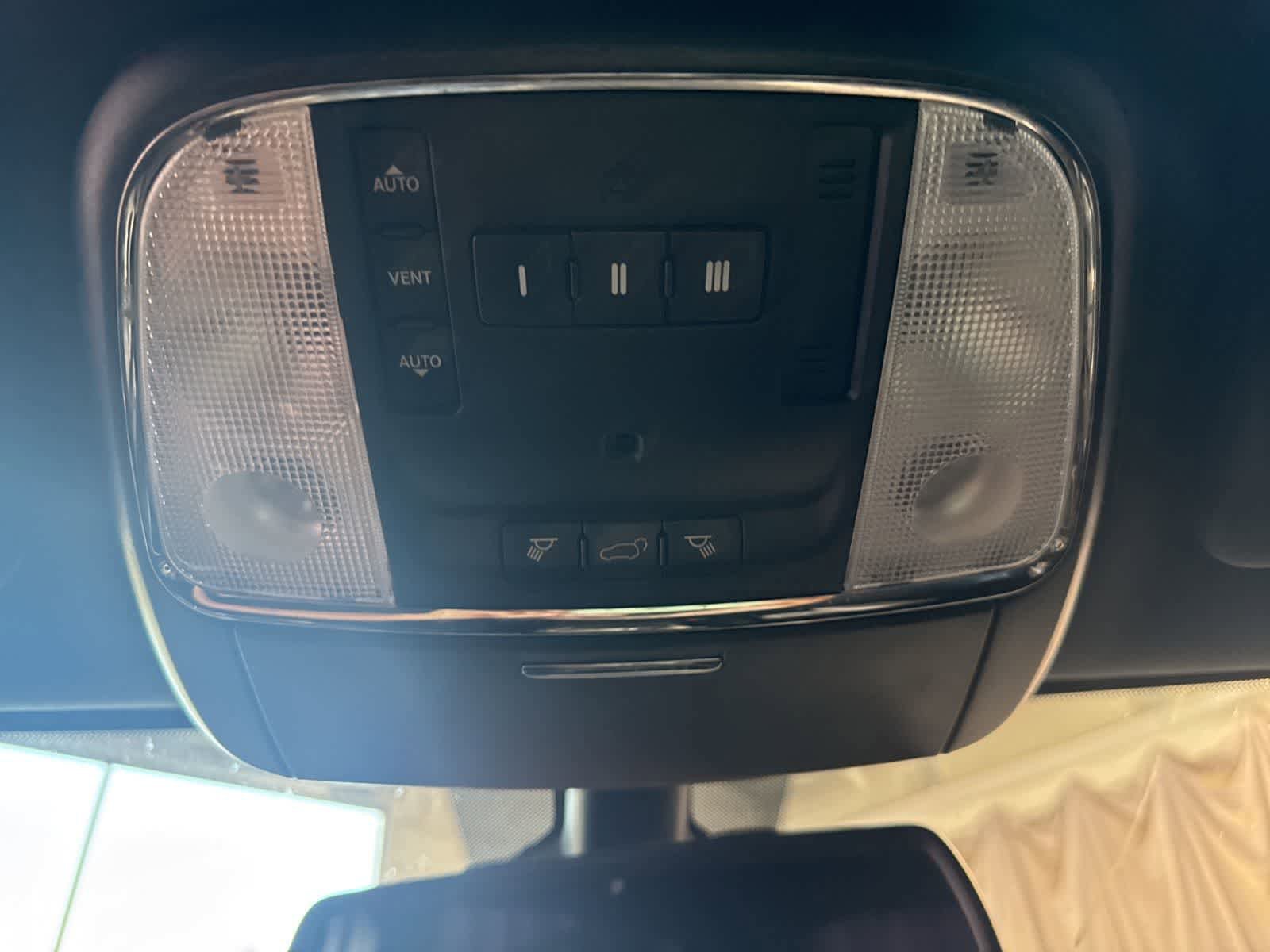 Used 2015 Jeep Grand Cherokee Altitude RWD image 28