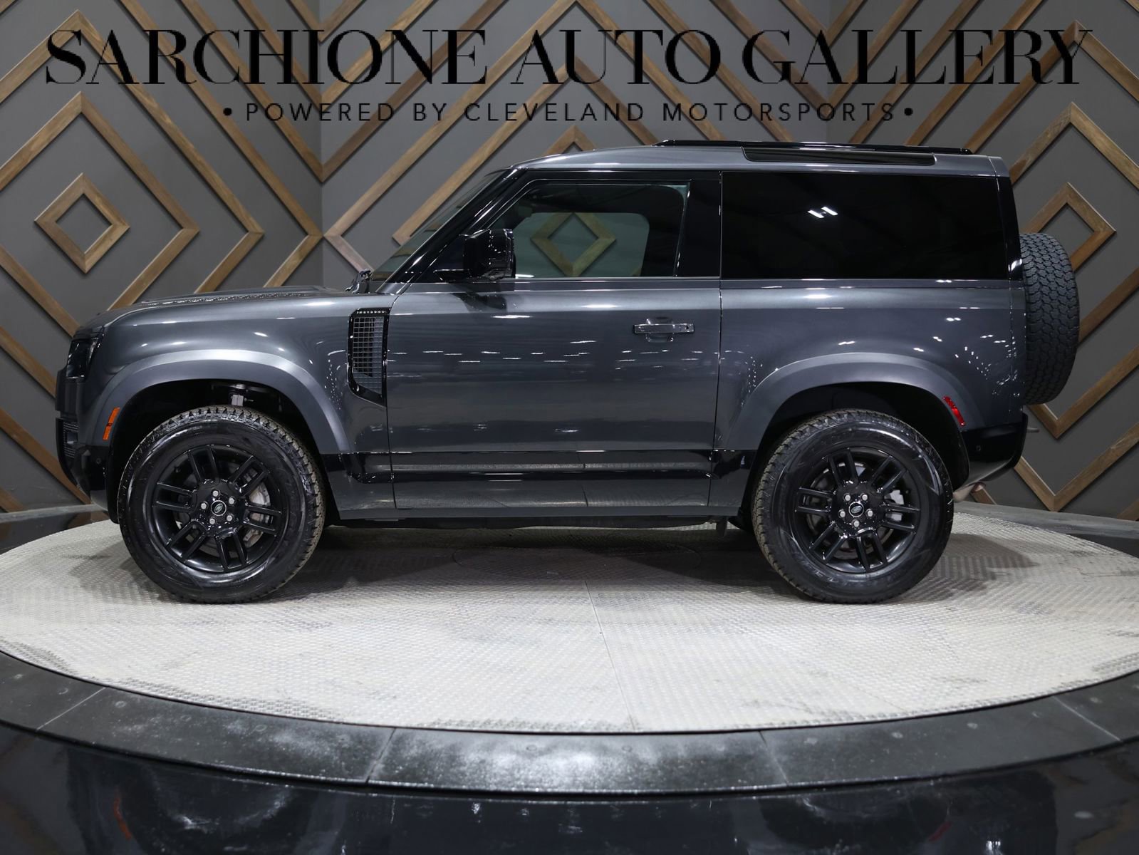 Used 2022 Land Rover Defender 90 X-Dynamic S image 4