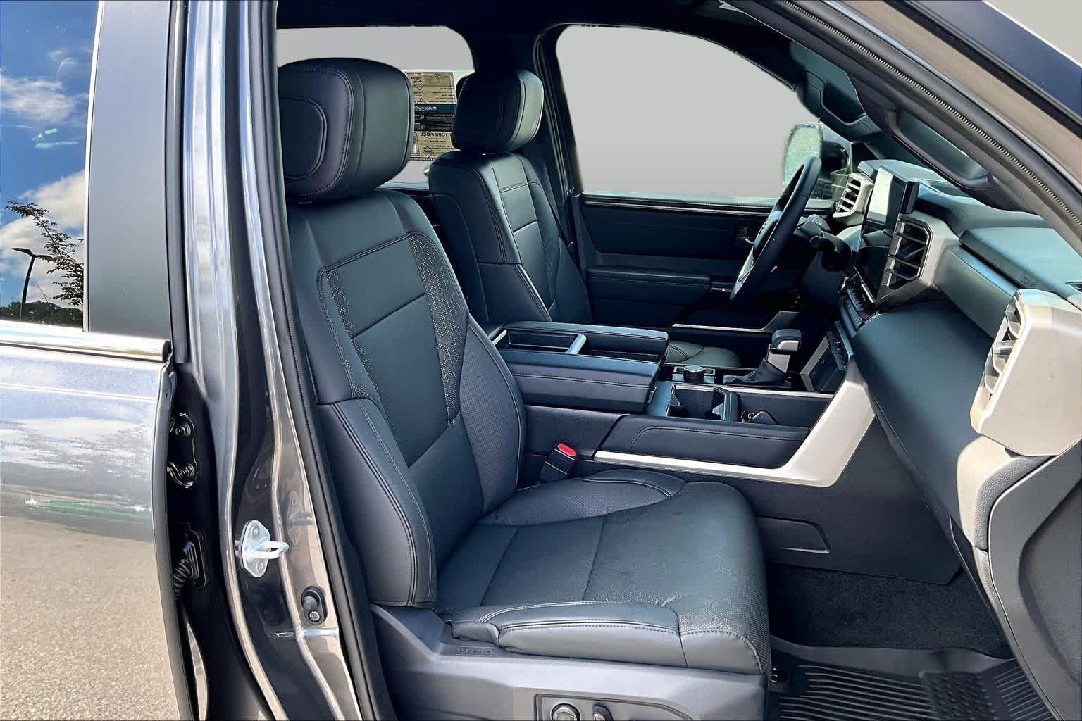 Used 2025 Toyota Tundra Limited AWD/4WD image 9