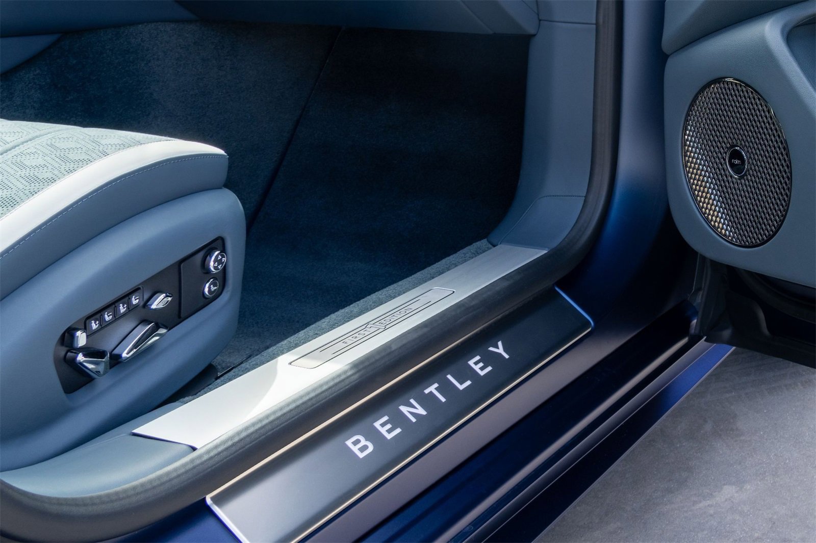 Used 2025 Bentley Flying Spur Plug-In Hybrid image 30