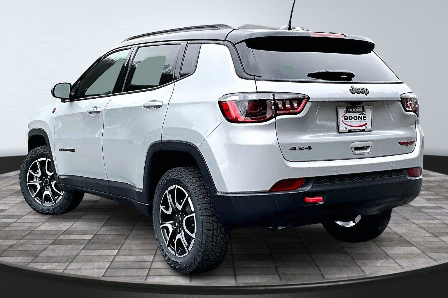 New 2026 Jeep Compass Trailhawk w/ Sun, Sound & Navigation Group AWD/4WD image 3