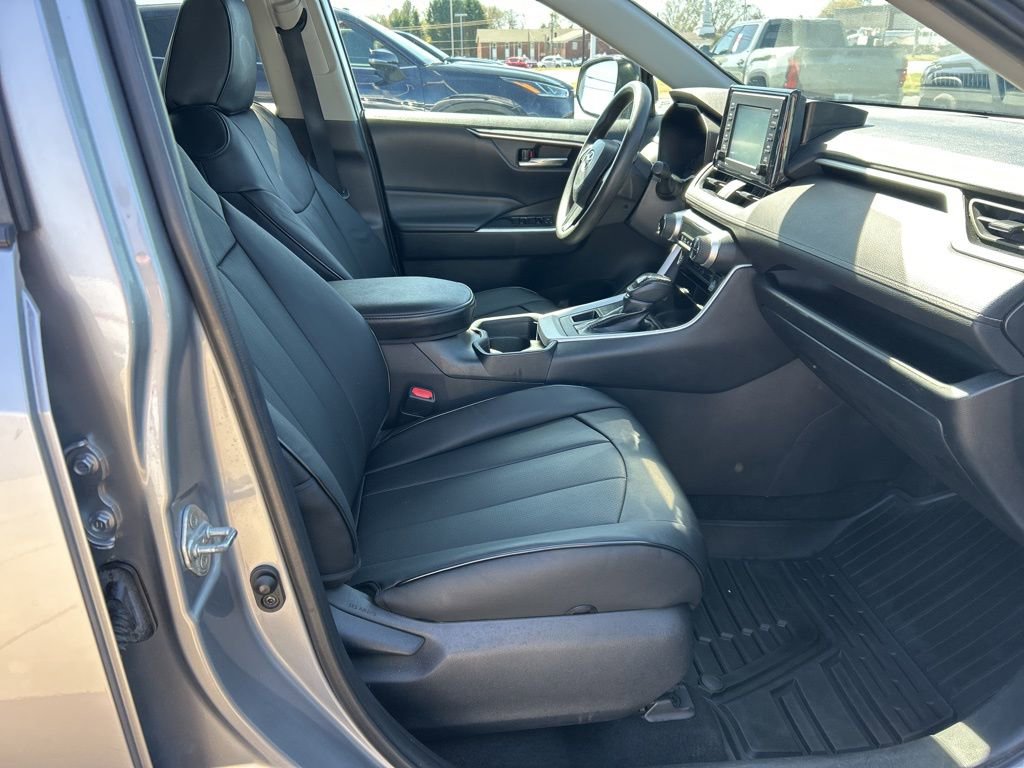 Used 2020 Toyota RAV4 XLE image 20