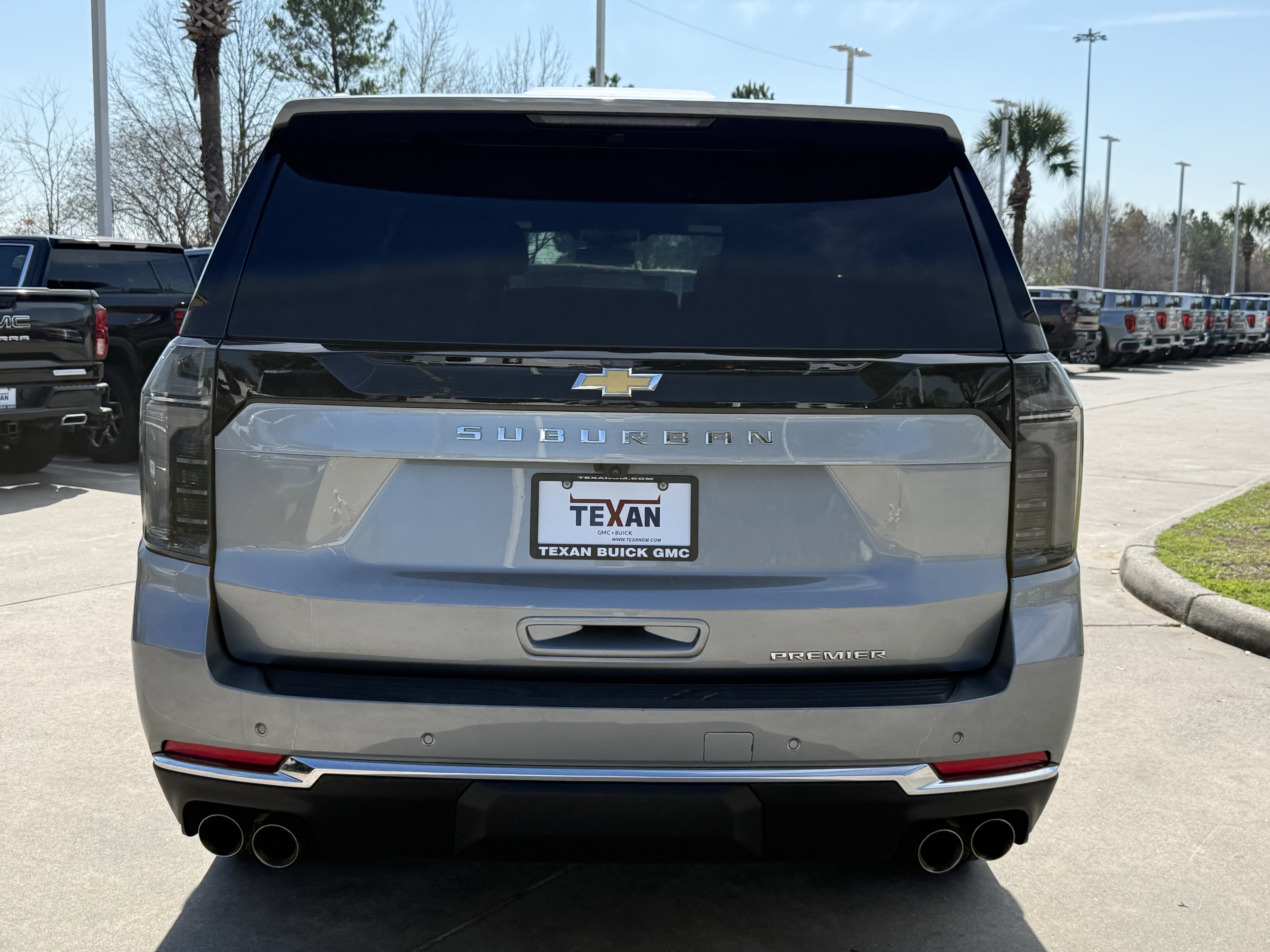 Used 2025 Chevrolet Suburban Premier image 6