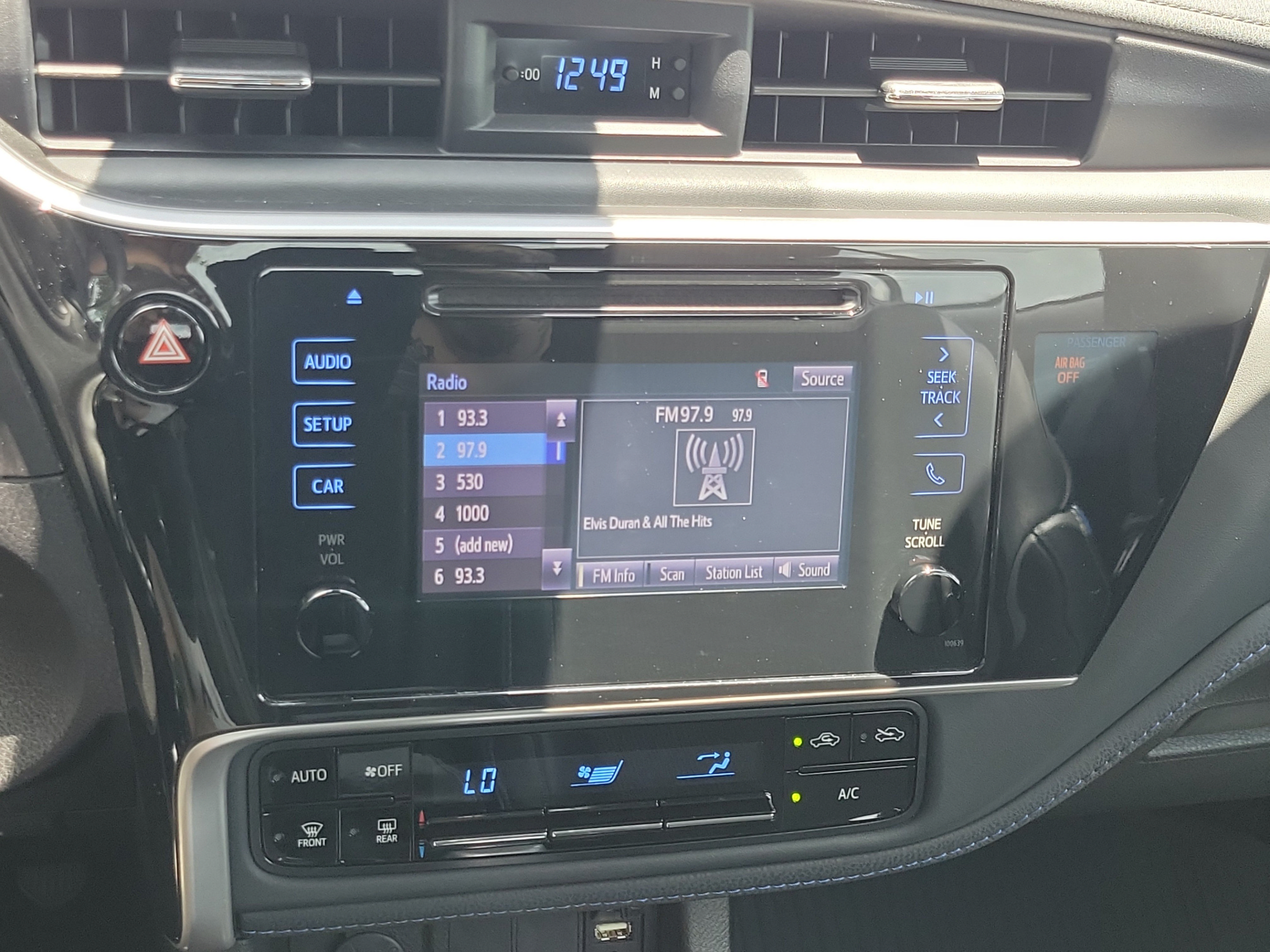 Used 2018 Toyota Corolla SE FWD image 27