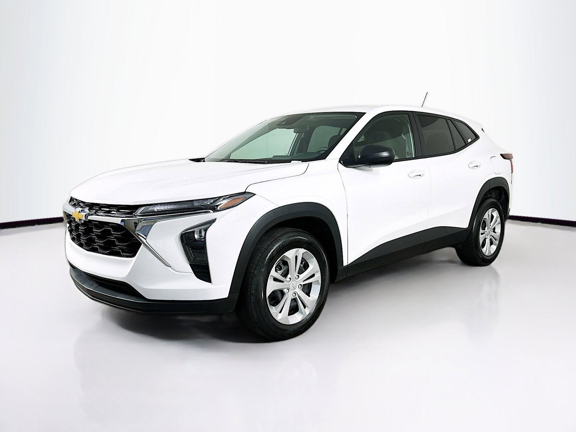 Used 2025 Chevrolet Trax LS image 3