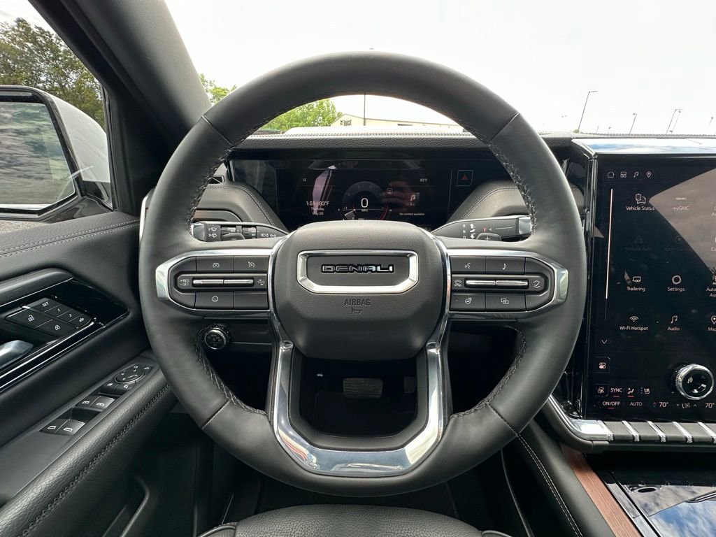 Used 2025 GMC Yukon Denali w/ Sun & Power Step Package AWD/4WD image 10