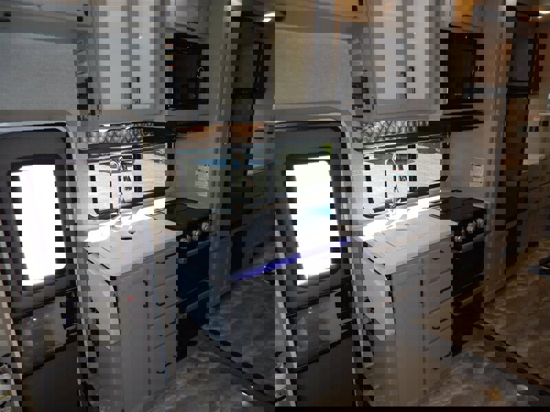 Used 2022 Ford E-450 and Econoline 450 Super Duty w/ Motorhome Prep Package image 33