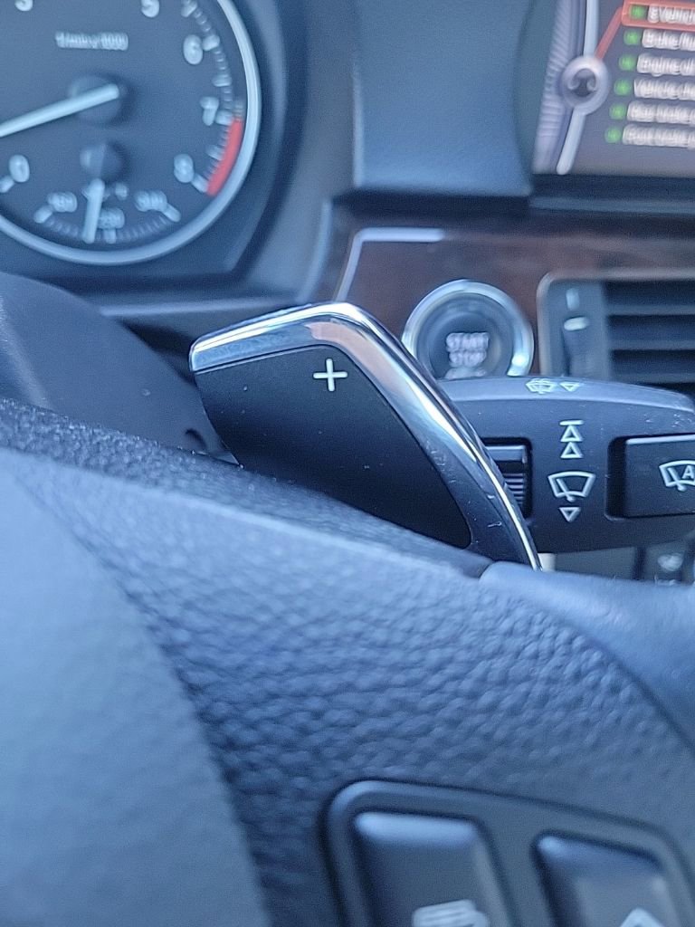 Used 2011 BMW 335i Convertible image 39