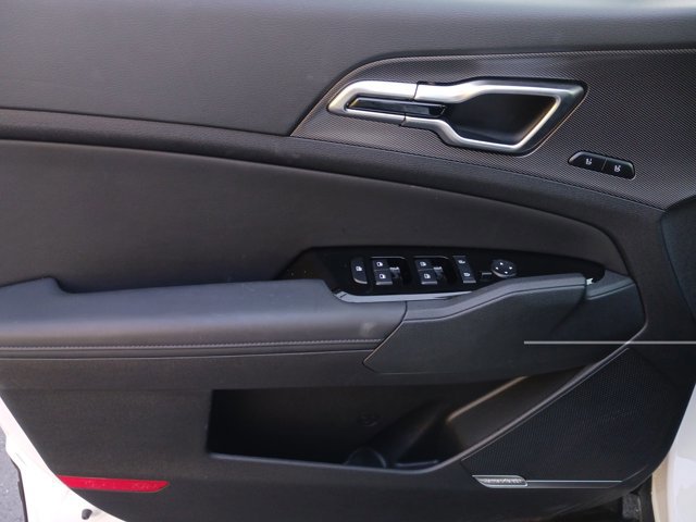 Used 2025 Kia Sportage SX image 28