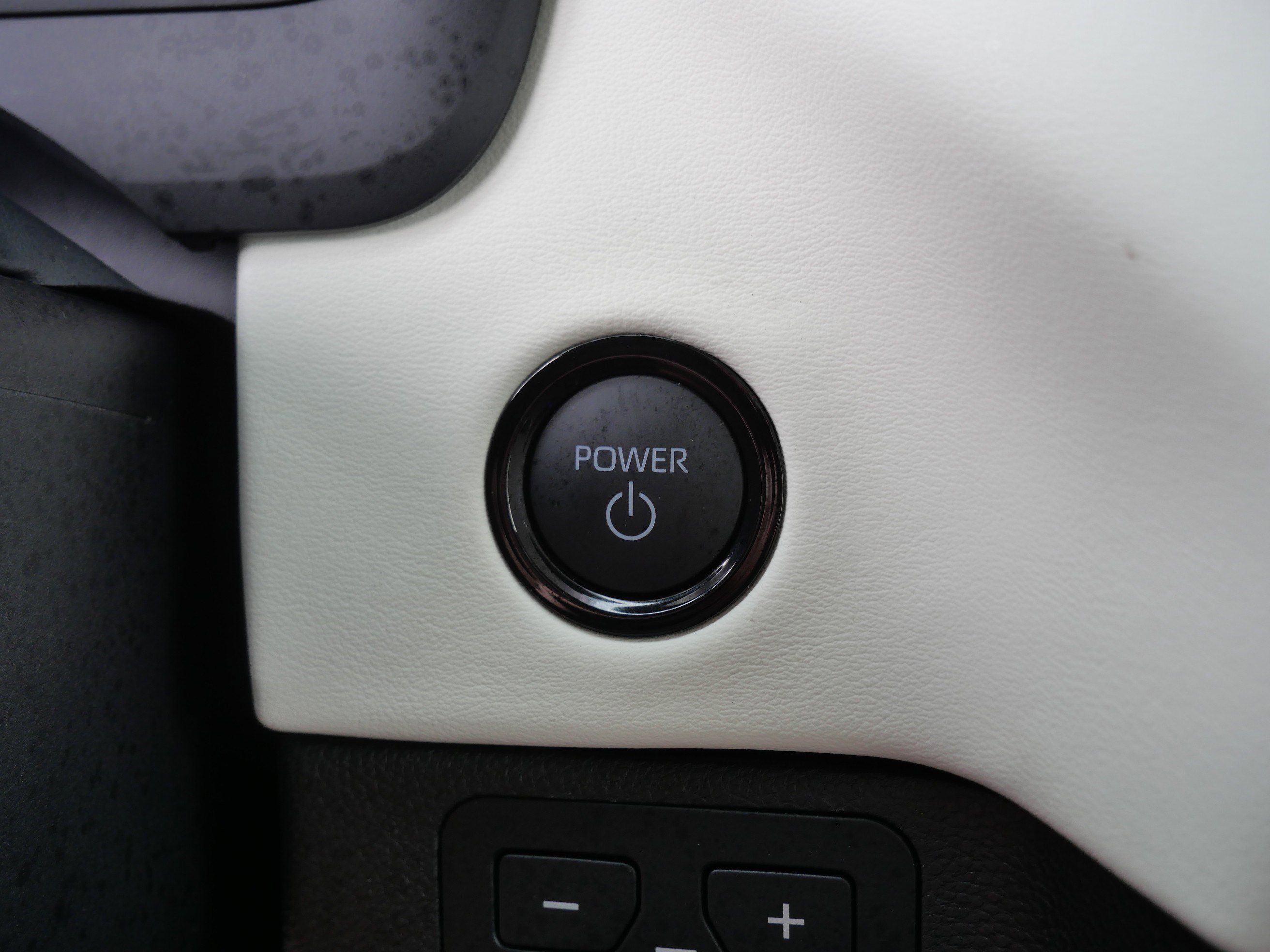 Certified 2025 Toyota Sequoia Capstone image 31