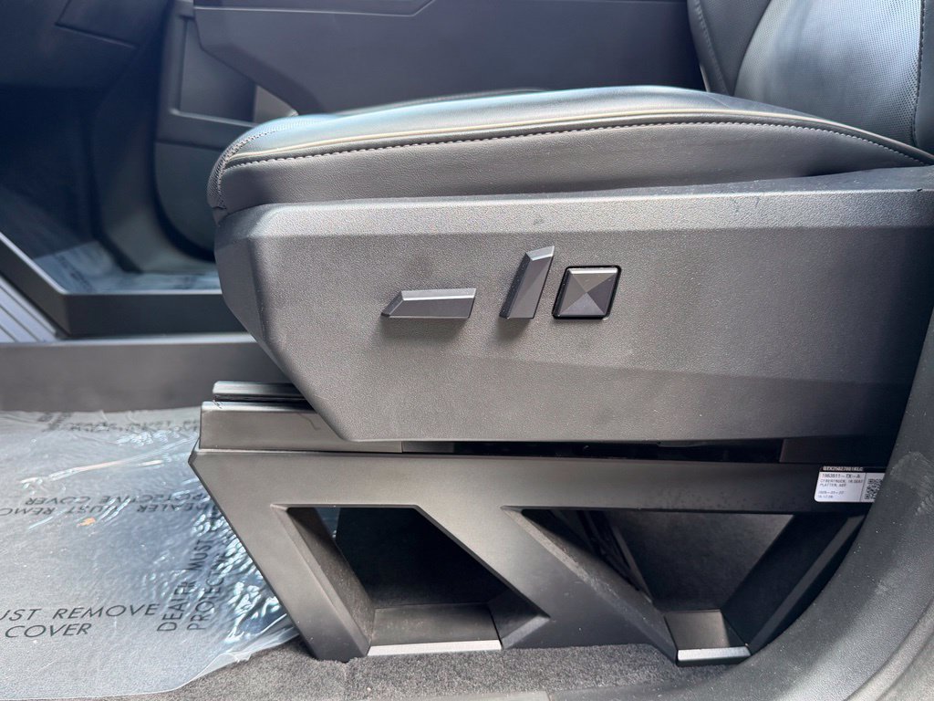 Used 2025 Tesla Cybertruck AWD Crew Cab image 26