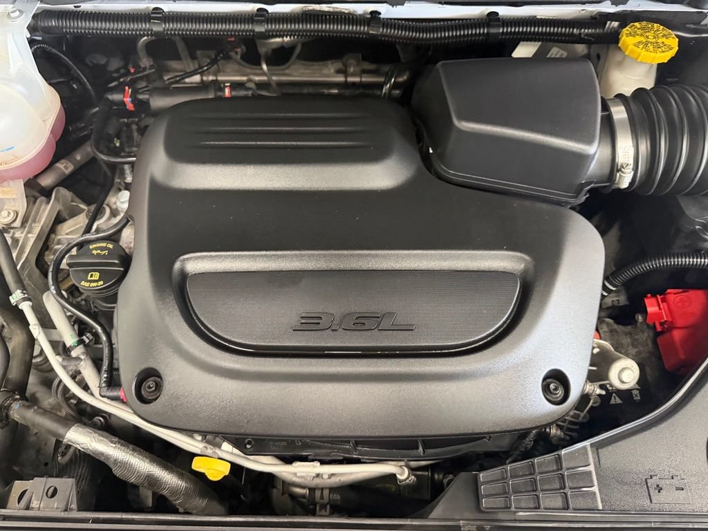 Used 2024 Chrysler Pacifica Touring FWD image 9