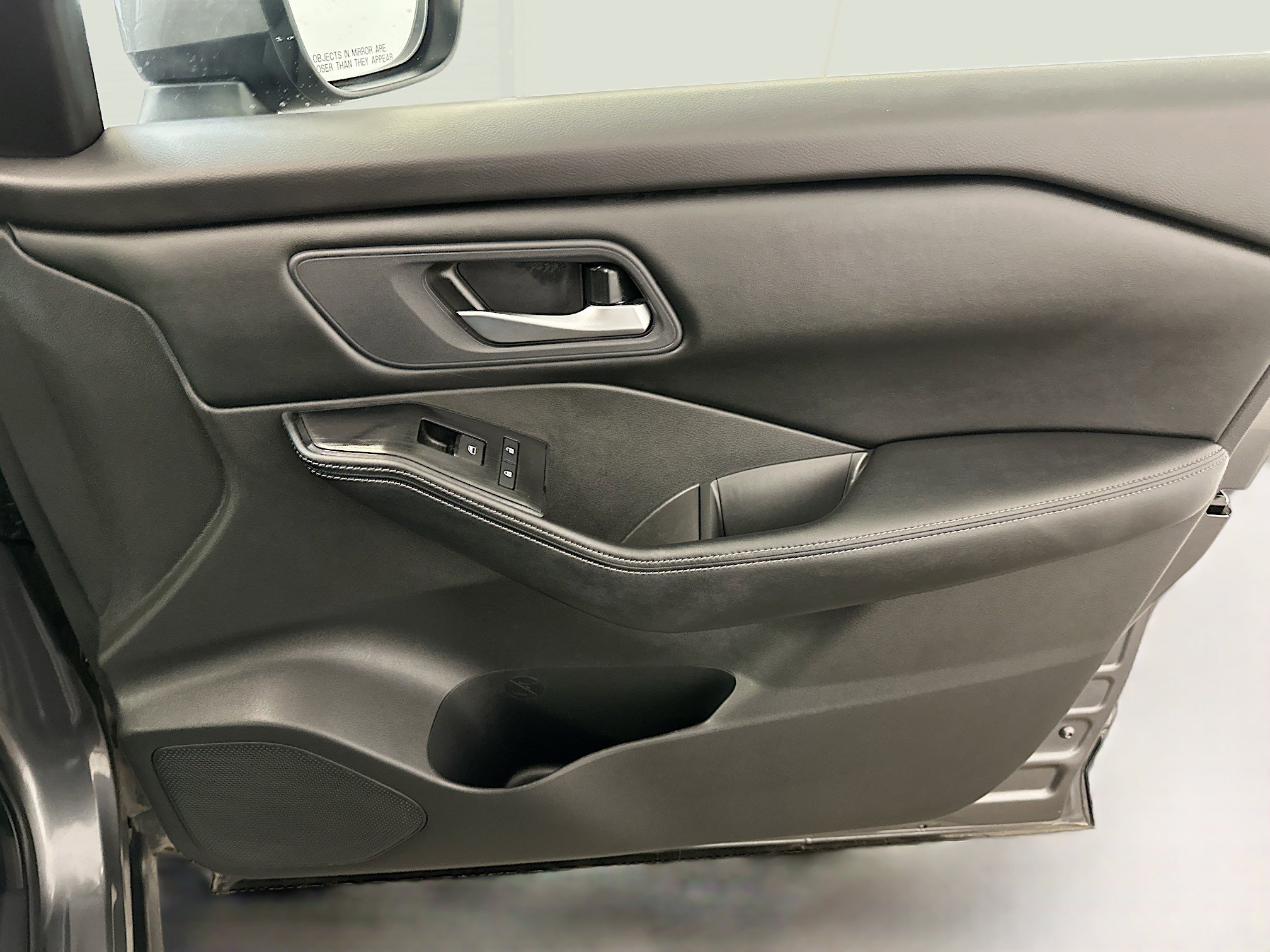 Used 2025 Nissan Rogue SV image 33