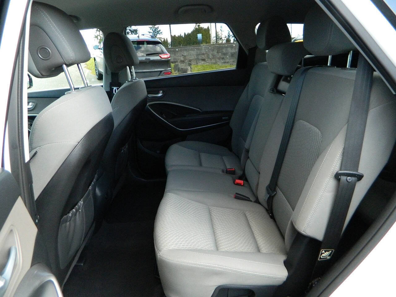 Used 2016 Hyundai Santa Fe SE image 14