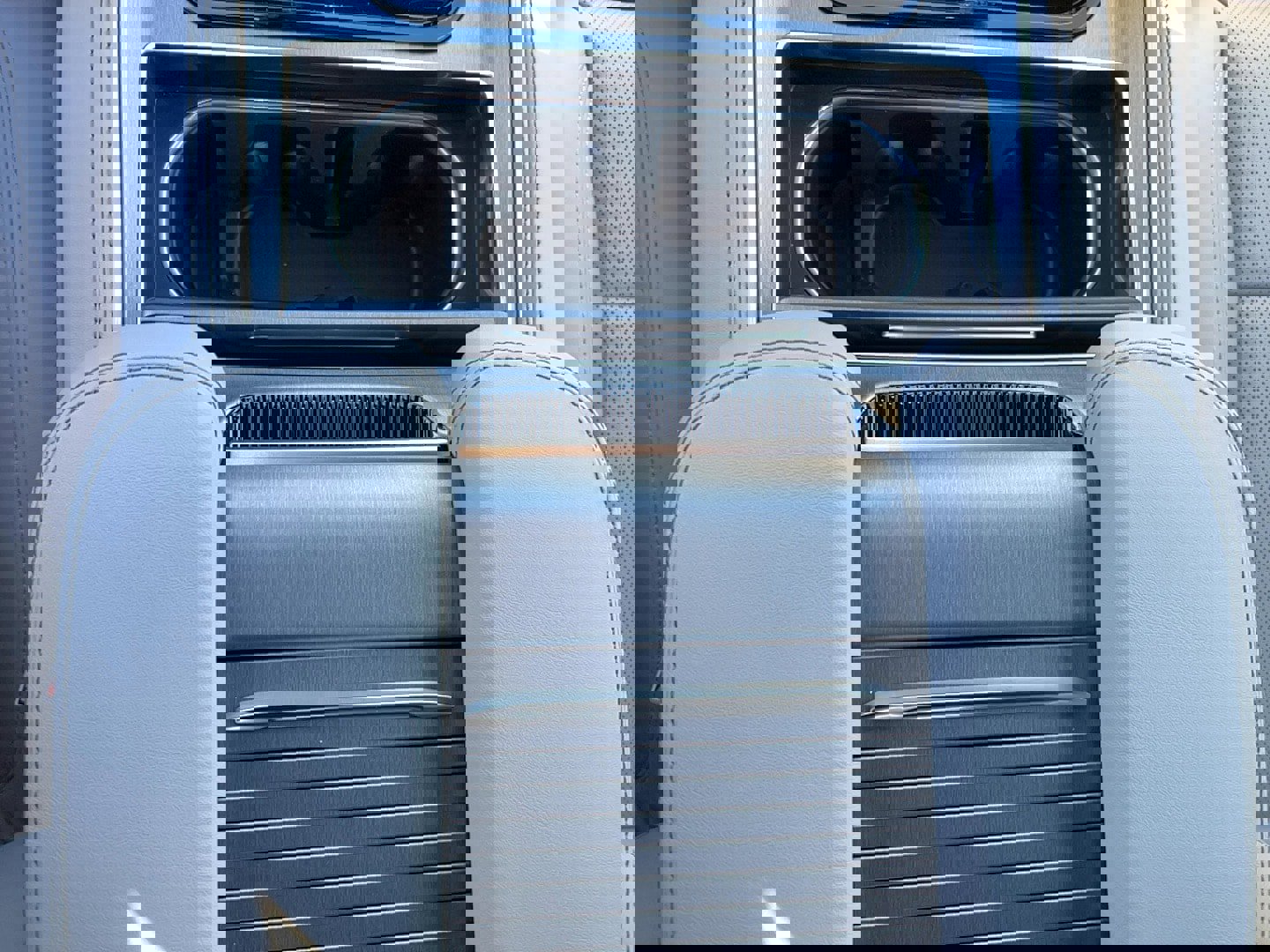 New 2026 Jeep Grand Wagoneer L 4X4 w/ HD Trailer Tow Package image 21