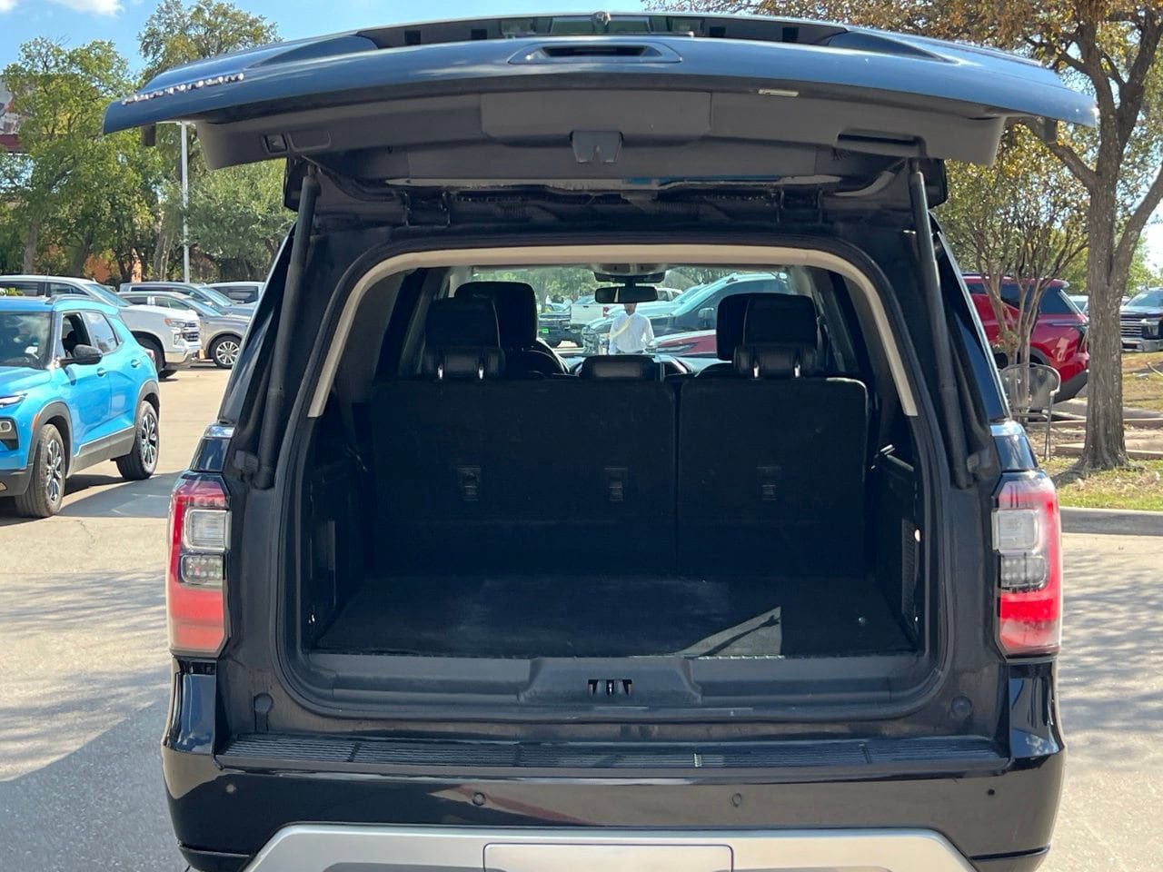 Used 2018 Ford Expedition Max Platinum RWD image 25