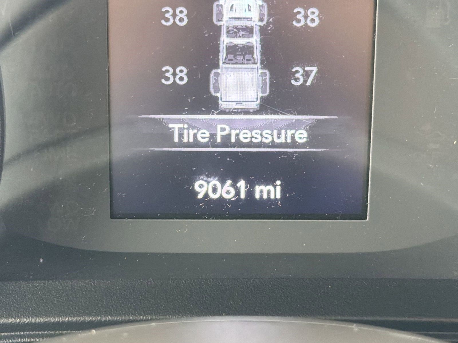 Used 2025 Jeep Gladiator Sport image 17