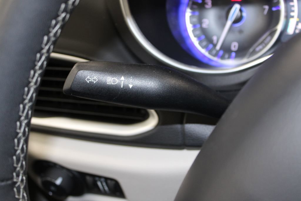 Used 2024 Chrysler Pacifica Touring-L image 38