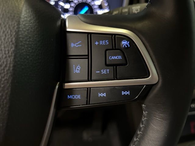 Used 2022 Toyota Highlander XLE AWD/4WD image 41