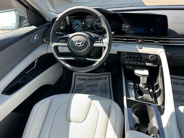 New 2025 Hyundai Elantra Limited image 10