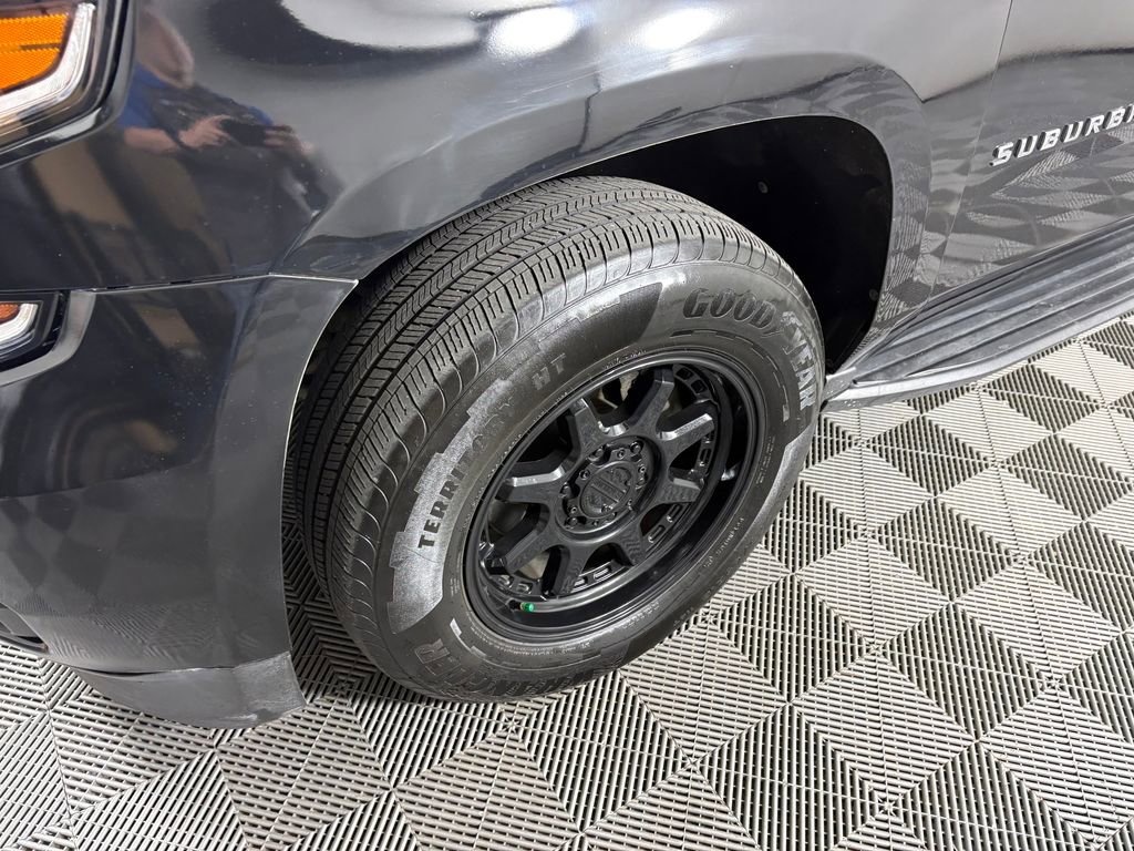 Used 2018 Chevrolet Suburban LT image 9