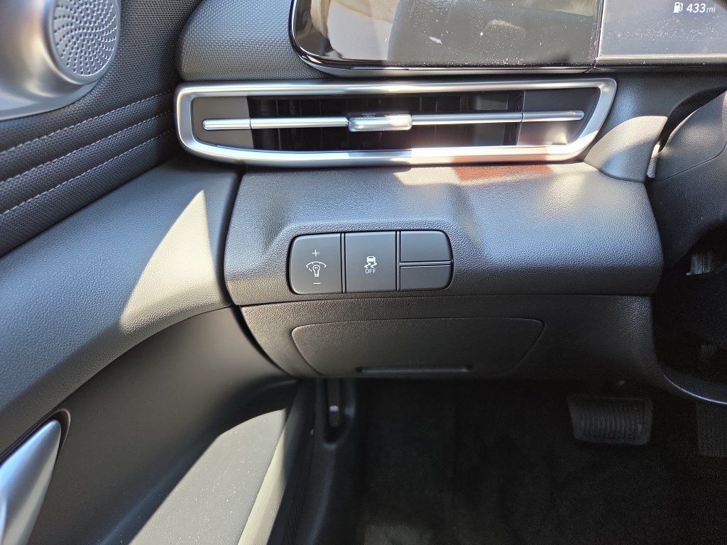 New 2026 Hyundai Elantra Limited FWD image 19