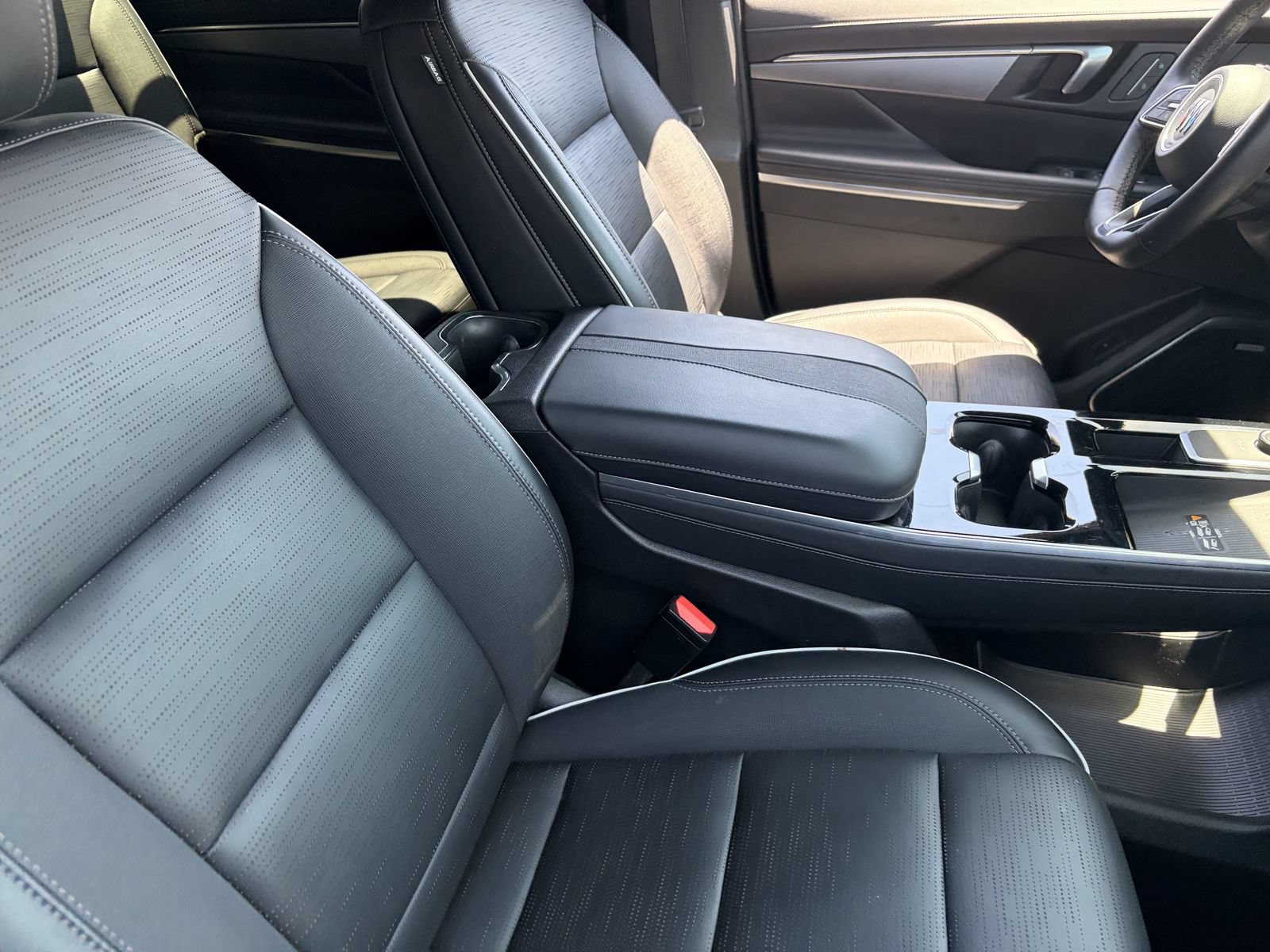 Used 2025 Buick Enclave Sport Touring FWD image 9