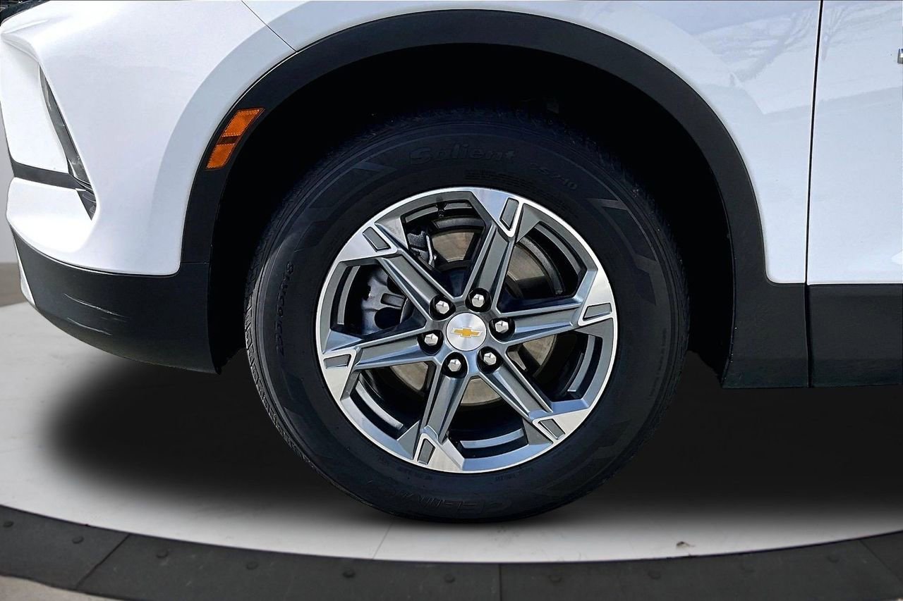 Used 2024 Chevrolet Blazer LT image 32