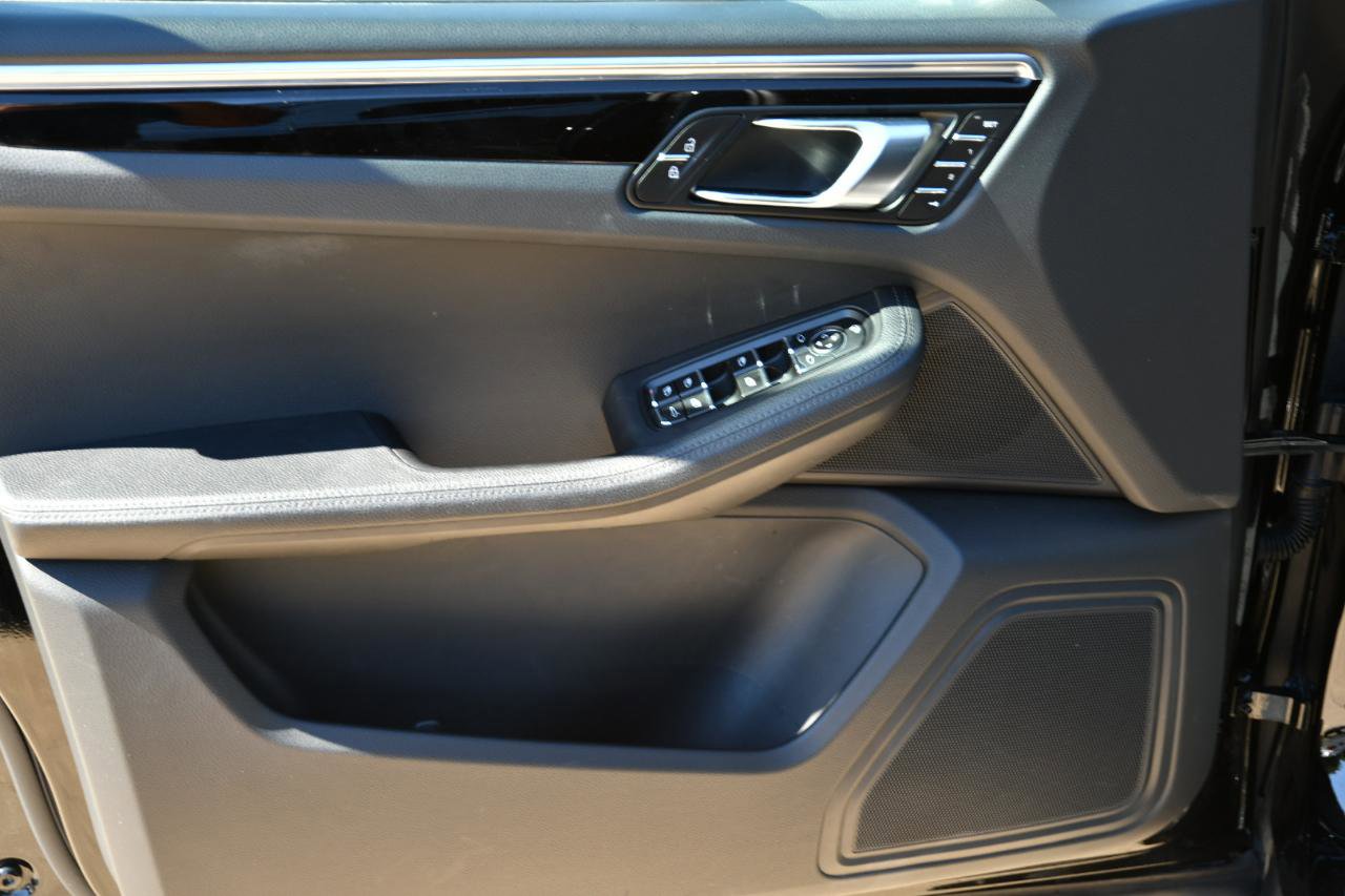 Used 2024 Porsche Macan image 7