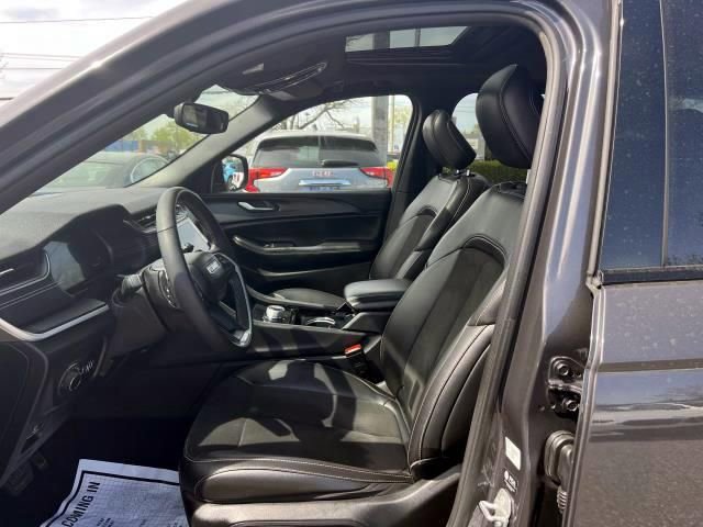 Used 2023 Jeep Grand Cherokee Altitude image 11