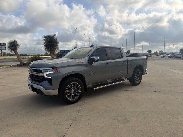 Used 2023 Chevrolet Silverado 1500 LT AWD/4WD image 3