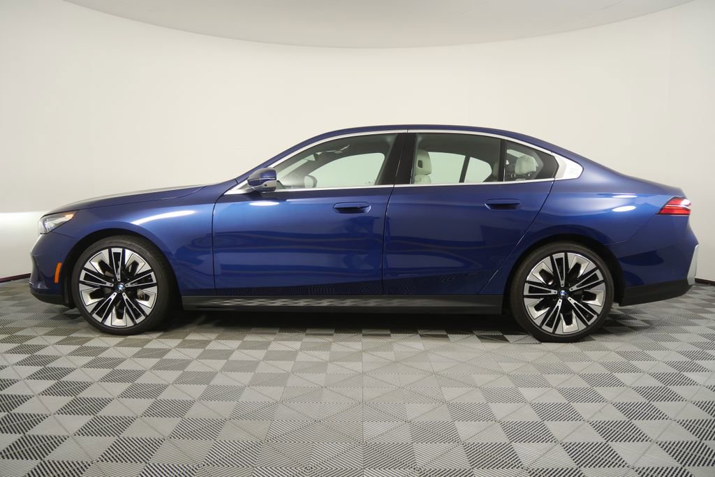 Certified 2025 BMW 540i xDrive AWD/4WD image 6