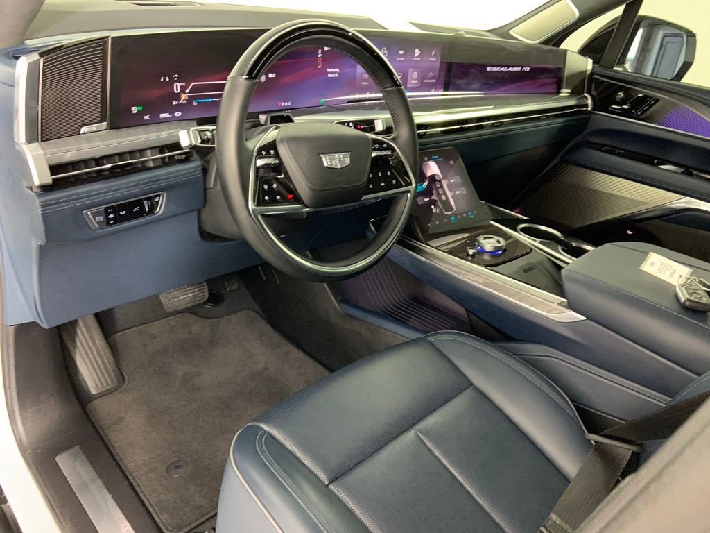 Used 2025 Cadillac Escalade IQ Luxury 2 image 28