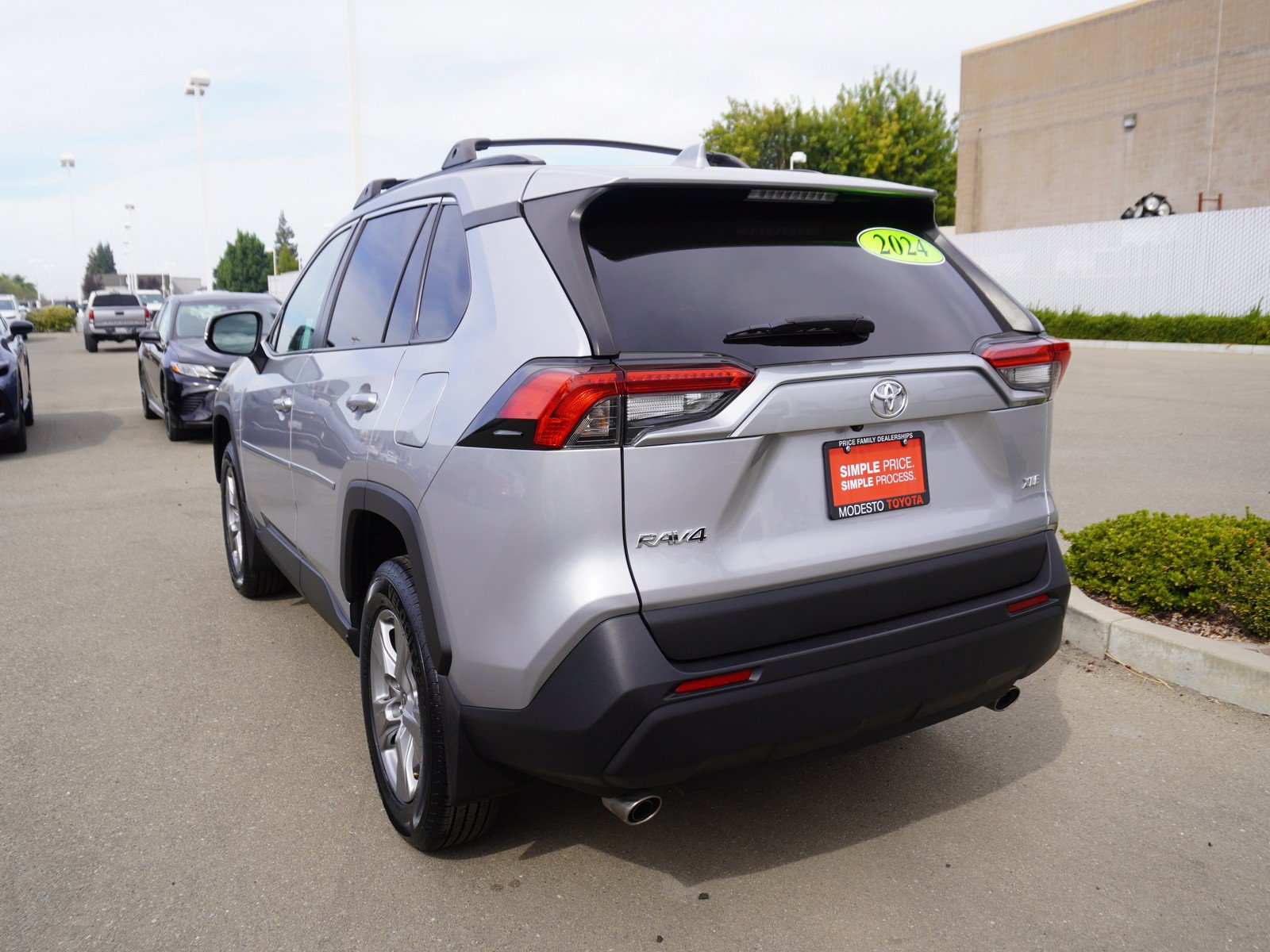 Used 2024 Toyota RAV4 XLE w/ Convenience Package FWD image 8