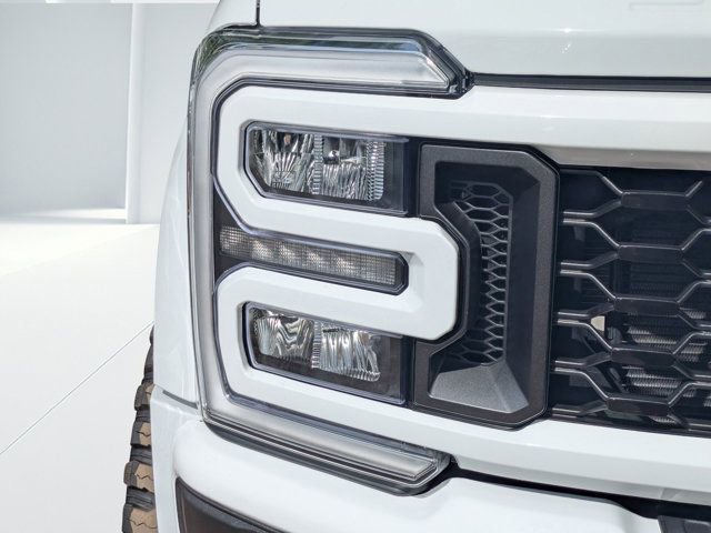 Used 2025 Ford F450 Lariat image 5