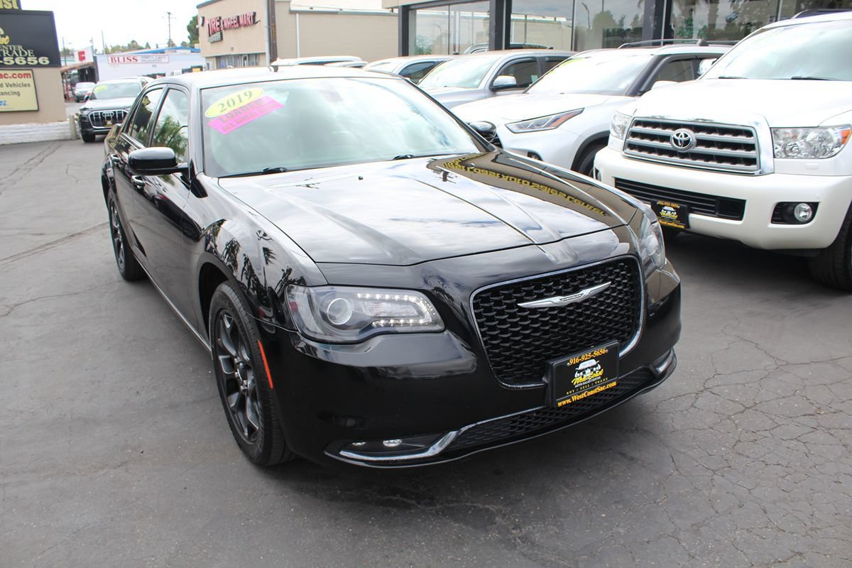 Used 2019 Chrysler 300 S AWD/4WD image 8